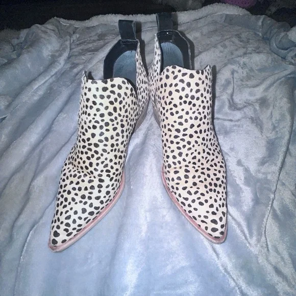 Dolce Vita Tan and Black Heeled Boots - Picture 2 of 7